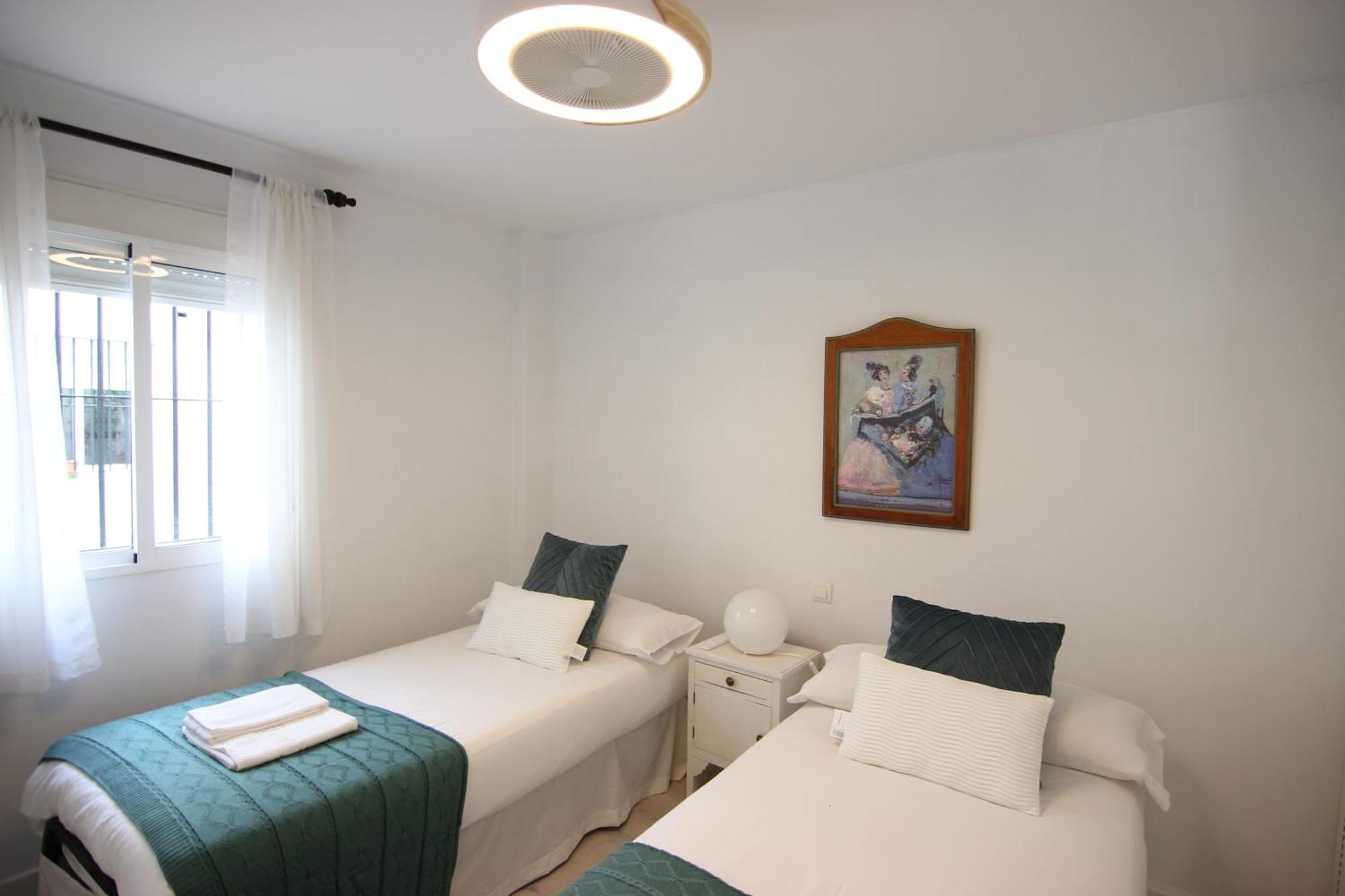 Rentalsevilla Espacioso Apartamento En La Alameda De Hercules Con Parking Buitenkant foto