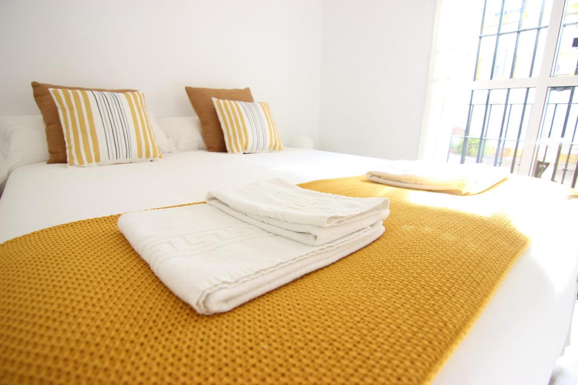 Rentalsevilla Espacioso Apartamento En La Alameda De Hercules Con Parking Buitenkant foto
