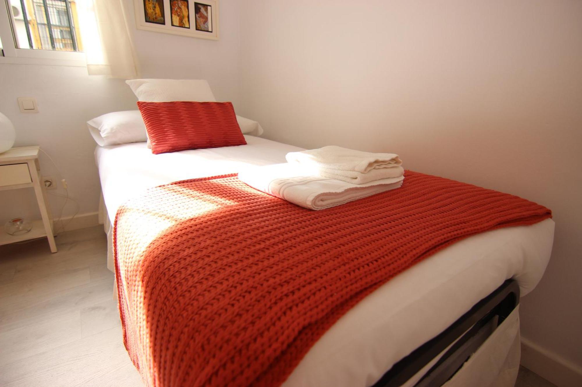Rentalsevilla Espacioso Apartamento En La Alameda De Hercules Con Parking Buitenkant foto